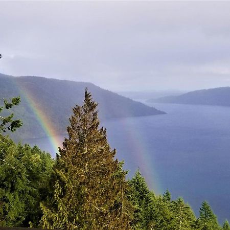 Moon Water Lodge Malahat Exteriör bild