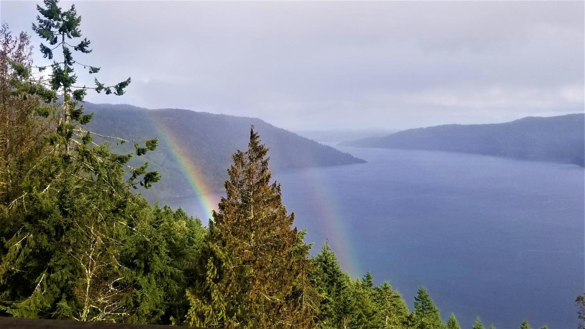 Moon Water Lodge Malahat Exteriör bild