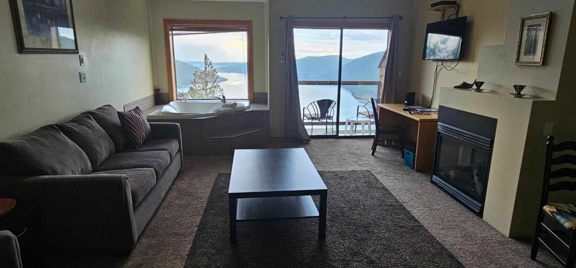 Moon Water Lodge Malahat Exteriör bild