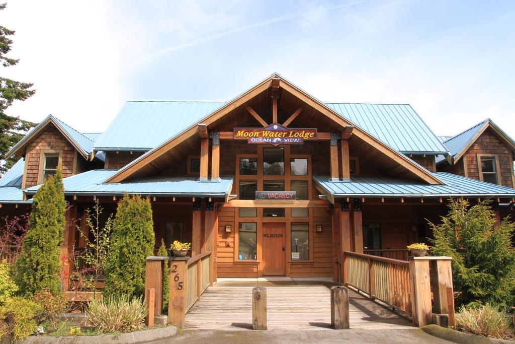 Moon Water Lodge Malahat Exteriör bild