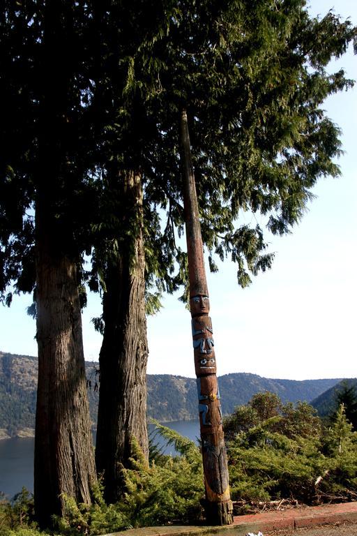 Moon Water Lodge Malahat Exteriör bild